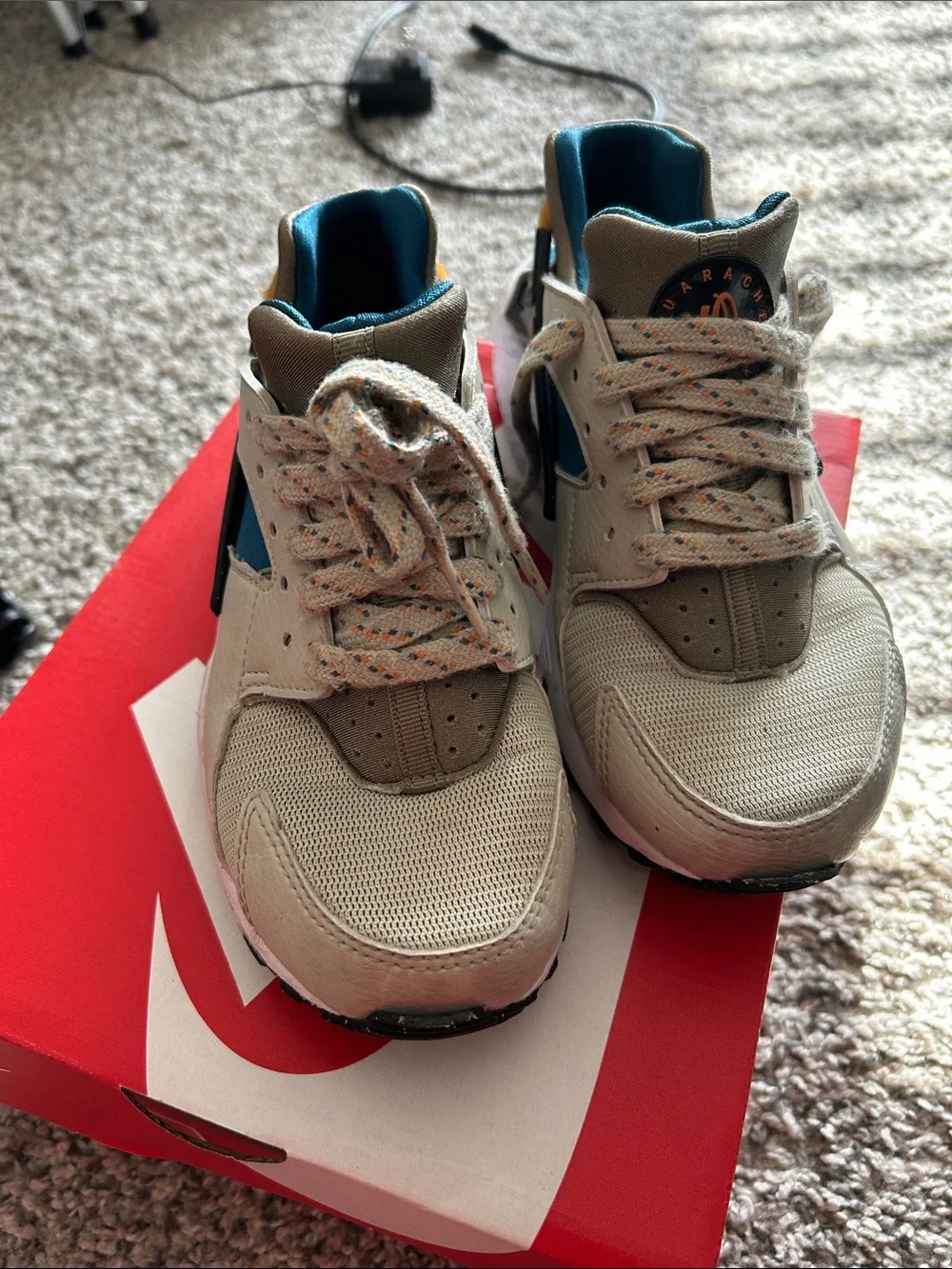 Nike Kids Kids Huarache Run GS Beige and Teal Sneakers with Multicolor Laces
